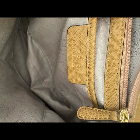 Michael Kors Purse - Picture 12 of 12